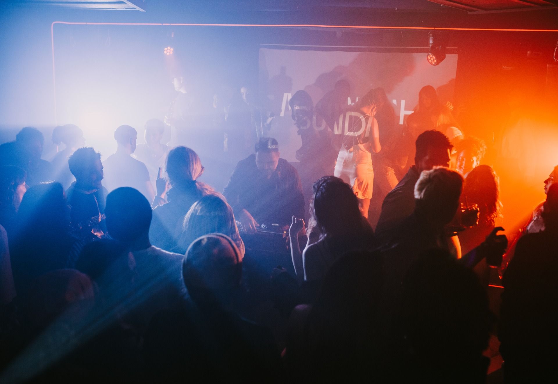 Apologia X A·BUNDAH: Mama's Gun + Djane Karma + La Sardina (Muvuka) + Trivnv