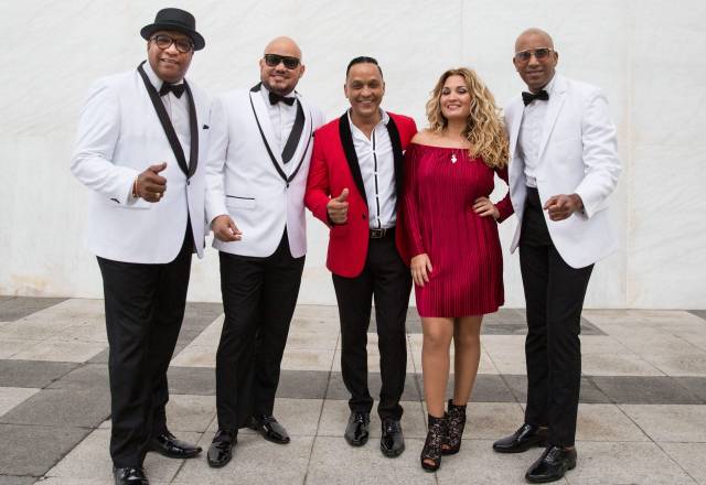 Caprichos de Apolo presents Los Van Van