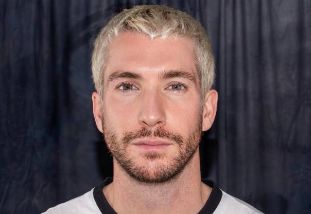 Astin: ABSOLUTE. + Ferdiyei + Klara Missyle