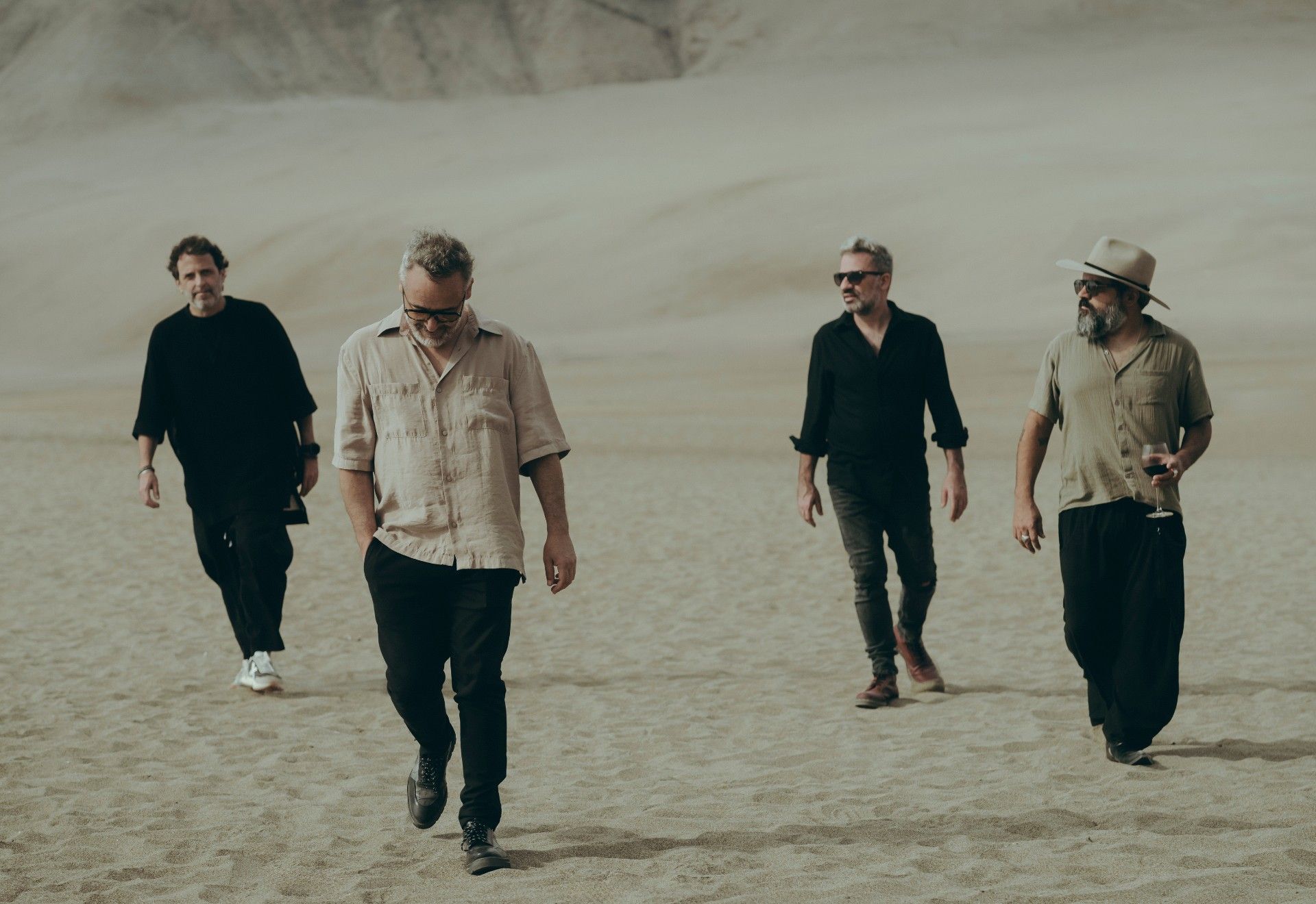 Love of Lesbian presenta Los últimos cuatro versos